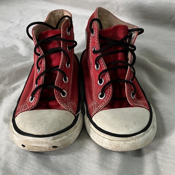 Converse toddler size 9 Kids Red Canvas Chuck Taylor All-stars Sneakers - Picture 4 of 16